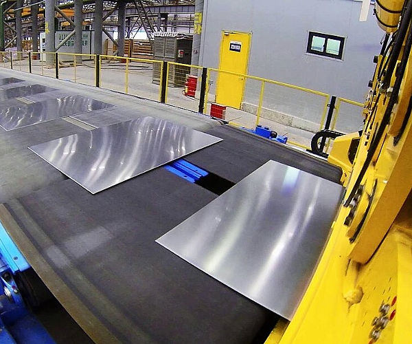 قطع الصفائح المعدنية